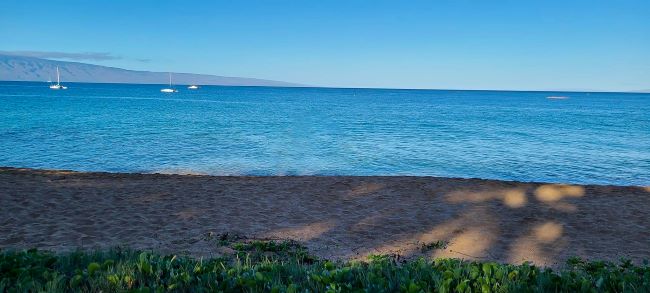 Ka'anapali beach with sailboats in the background at Valley Isle, Maui.